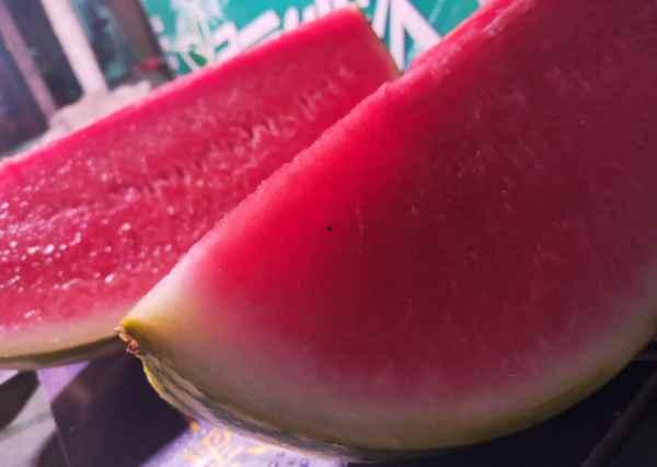 吃瓜吃的很饱的说说心情,瓜果盛宴后的心满意足