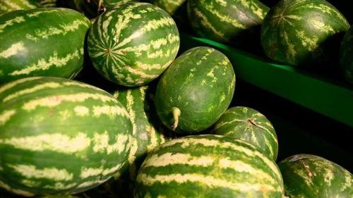 新华公园吃瓜事件,一场引发热议的街头冲突