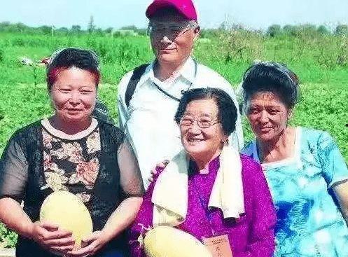 吃瓜博主婆婆,揭秘娱乐圈背后的真实故事