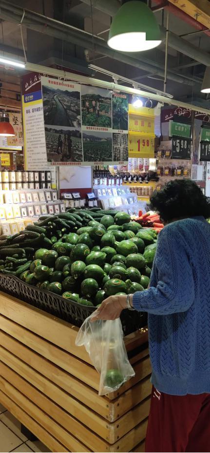 厦门商场吃瓜事件,一场意外引发的舆论风波