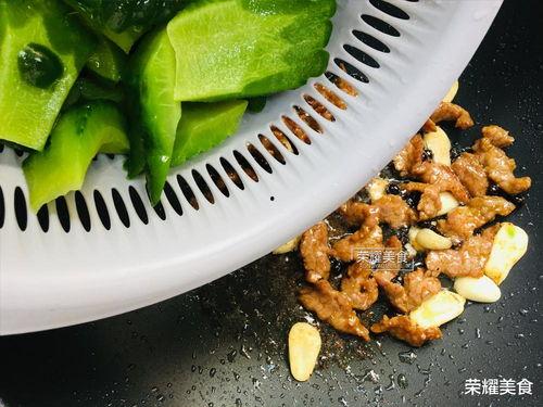 太热了吃凉瓜好吗